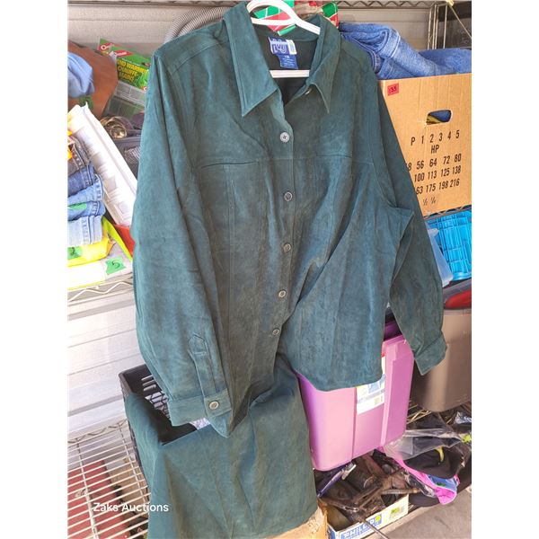 Ladies Large Green Velvet Like Matching Top and Skirt (New)