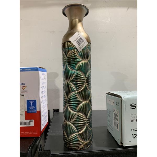 Casa Decor Metallic Vase with Textured Design