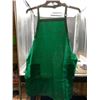 Image 3 : Green Apron With Dual Front Pockets and Adjustable Straps