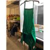 Image 4 : Green Apron With Dual Front Pockets and Adjustable Straps