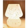 Image 1 : Onewish LED Table Lamp with Modern Design