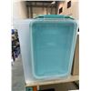 Image 2 : Clear Plastic Storage Bin with Turquoise Lid and Handle