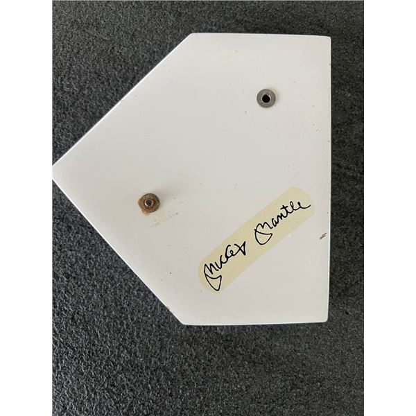 Mickey Mantle Facsimile signed statue plate