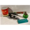 Image 1 : FLAT OF ANTIQUES WITH IRON AND TIN