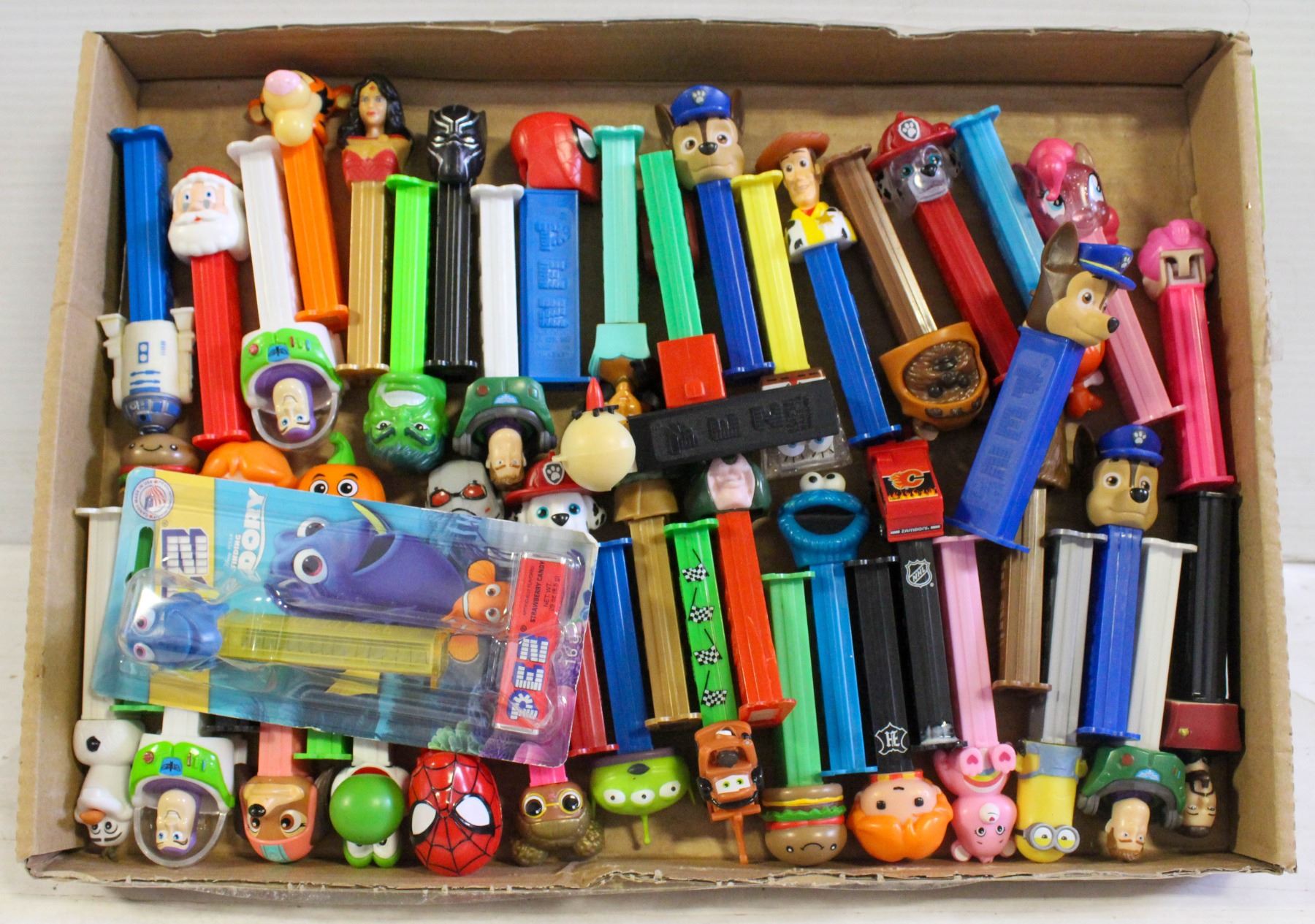 FLAT OF PEZ DISPENSERS COLLECTION flat-of-pez-dispensers-collection