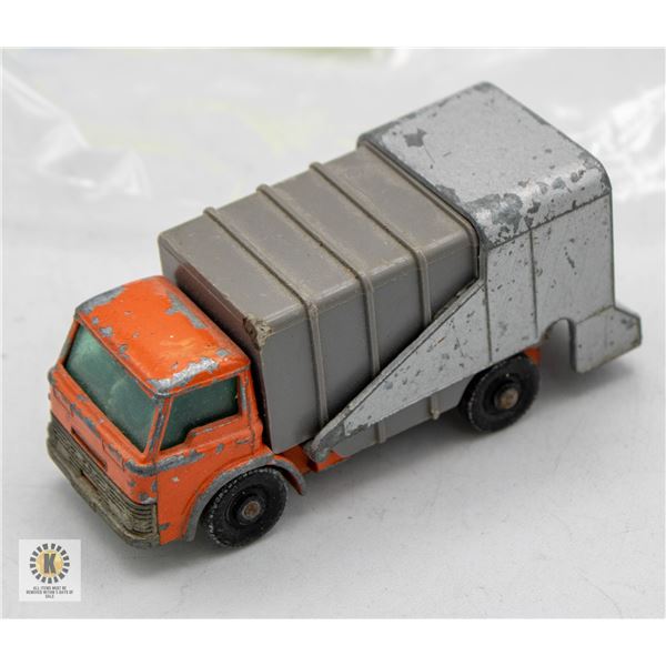VINTAGE MATCHBOX REFUSE TRUCK, MADE IN ENGLAND