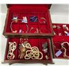 Image 3 : LARGE ESTATE JEWELRY BOX WITH JEWELRY/NICK NACK