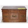 Image 1 : ESTATE JEWELRY BOX WITH JEWELRY/NICK NACK