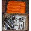 Image 1 : FLAT OF SILVERWARE WITH TRAY