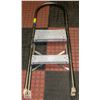 Image 1 : 2-STEP ALUMINUM STEP LADDER