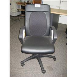 Black Managers Meshback Knee Tilter