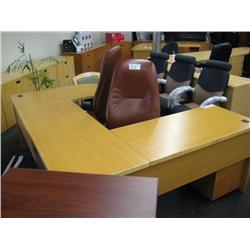 Maple U-shape Bullet Top Executive Suite