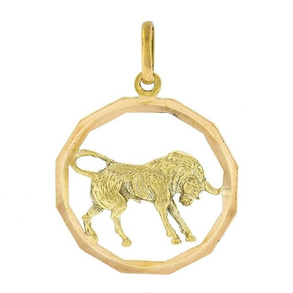 Vintage 18K TT Gold Detailed Taurus Bull w/ Faceted Circle Frame Charm Pendant