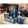 Image 1 : Yale 2006 5000lb Forklift with charger (tested)