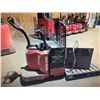 Image 1 : RAYMOND 6000lbs pallet Truck