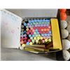 Image 2 : BOX OF GOLF BALLS AND CHALK