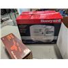 Image 2 : TABLE FAN, LAMP AND HONEYWELL HUMIDIFIER WITH ROUTER GUIDE