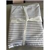 Image 2 : QUEEN DUVET COVER SET WITH 4 PILLOW SHAMS