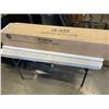 Image 3 : BOX OF 30 G.E. COOL WHITE TUBE LIGHTS, BI-PIN