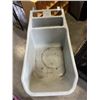 Image 2 : PLASTIC WHEELBARROW