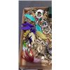 Image 2 : TRAY OF ESTATE COSTUME JEWELLERY