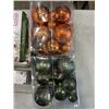 Image 2 : CHRISTMAS LIGHTS AND DECORATIVE BALLS