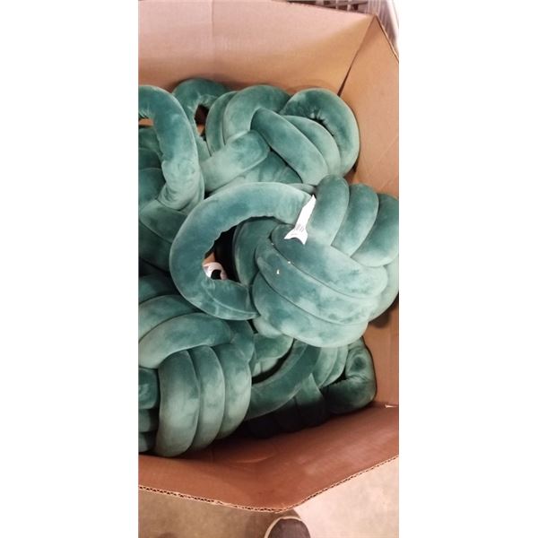 8 NEW CUDDLE KNOT PILLOWS GREEN