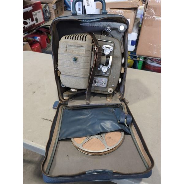 VINTAGE SEKONIC 8 PROJECTOR IN CASE