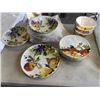 Image 2 : TOTE OF DISHES WITH FLORAL PRINT DESIGN