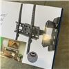 Image 3 : INSIGNIA FULL MOTION 33" X 46" TV WALL MOUNT