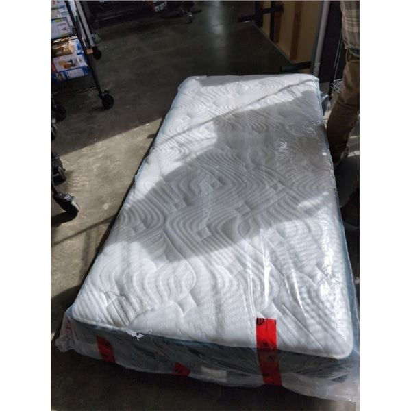AS NEW LOGAN AND COVE FRONTIER TWIN XL MATTRESS