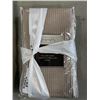 Image 2 : QUEEN DUVET COVER SET WITH 4 PILLOW SHAMS
