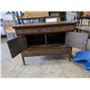 Image 2 : ANTIQUE QUARTERSAWN OAK SERVING CABINET