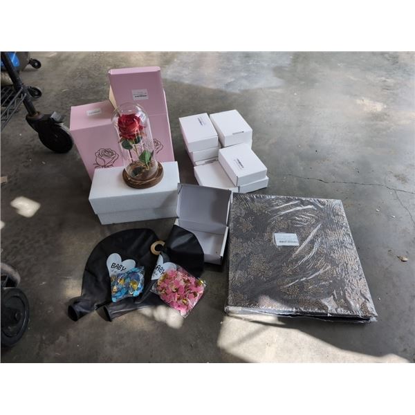 NEW PHOTO ALBUM, 2 ROSES/ARTIFICIAL FLOWER IN DISPLAY CASE WITH 10 BABY GENDER REVEAL KITS