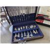 Image 2 : 2 CARVING SETS AND CANTEEN WITH CUTLERY