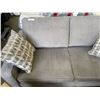 Image 2 : GREY LOVESEAT