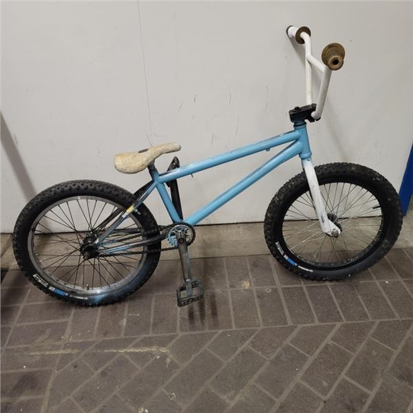 BLUE BMX BIKE