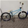 Image 1 : BLUE BMX BIKE