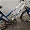Image 2 : WHITE AND BLUE DUNLOP BIKE