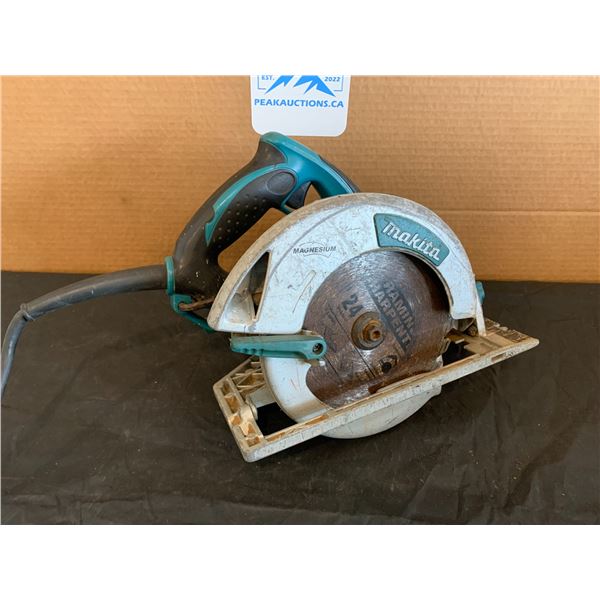 Makita 5007MG Circular Saw Working