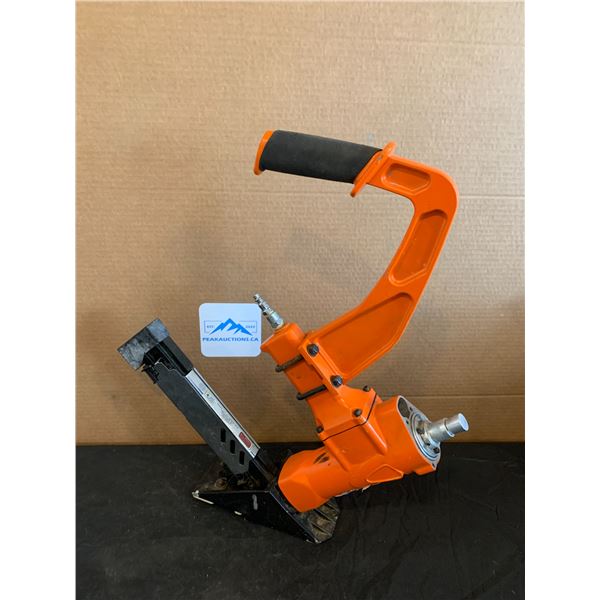 Central Pneumatic Contractor Series 3 In 1 Air  Flooring Nailer And Stapler Untested