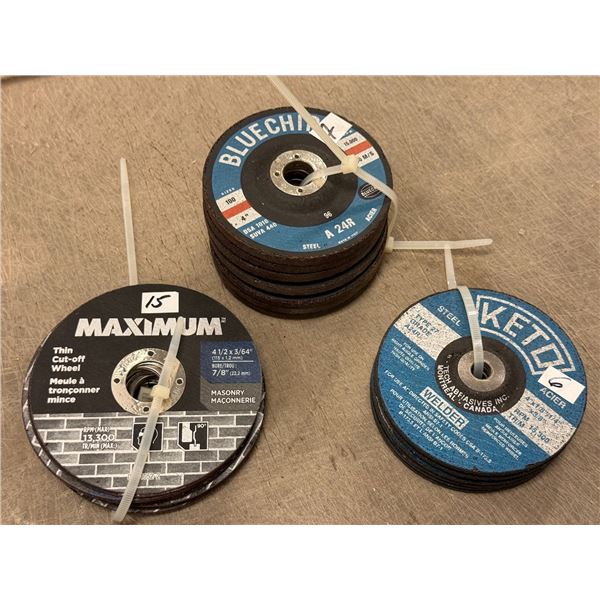 LOT DE 28 DISQUES ABRASIFS ASSORTIS