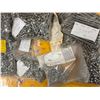 Image 3 : LOT DE 35,000 AGRAFES ASSORTIES 3/8 & 5/8