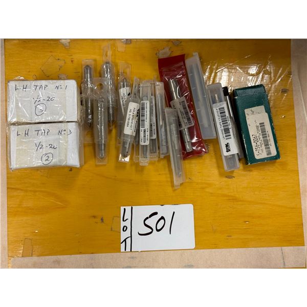 LOT DE 22 PETITS TAPS ASSORTIS