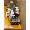 Image 1 : LOT DE 3200+ VIS TÊTE RONDES QUADREX, GR. ASSORTIS