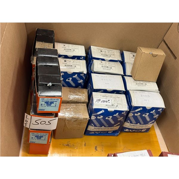 LOT DE 18,000+ VIS TÊTE RONDE QUADREX ASST