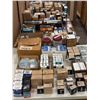 Image 1 : LOT DE QUINCAILLERIE ASSORTIE