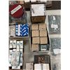 Image 9 : LOT DE QUINCAILLERIE ASSORTIE