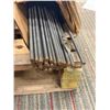 Image 2 : LOT DE 50+ TIGES FILETÉES, GRANDEUR ASST, ZINC