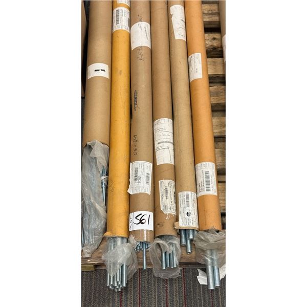 LOT DE 100+ TIGES FILETÉES, GRAND. ASST